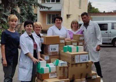 Delivering-Medicines-in-Ukraine-400x284